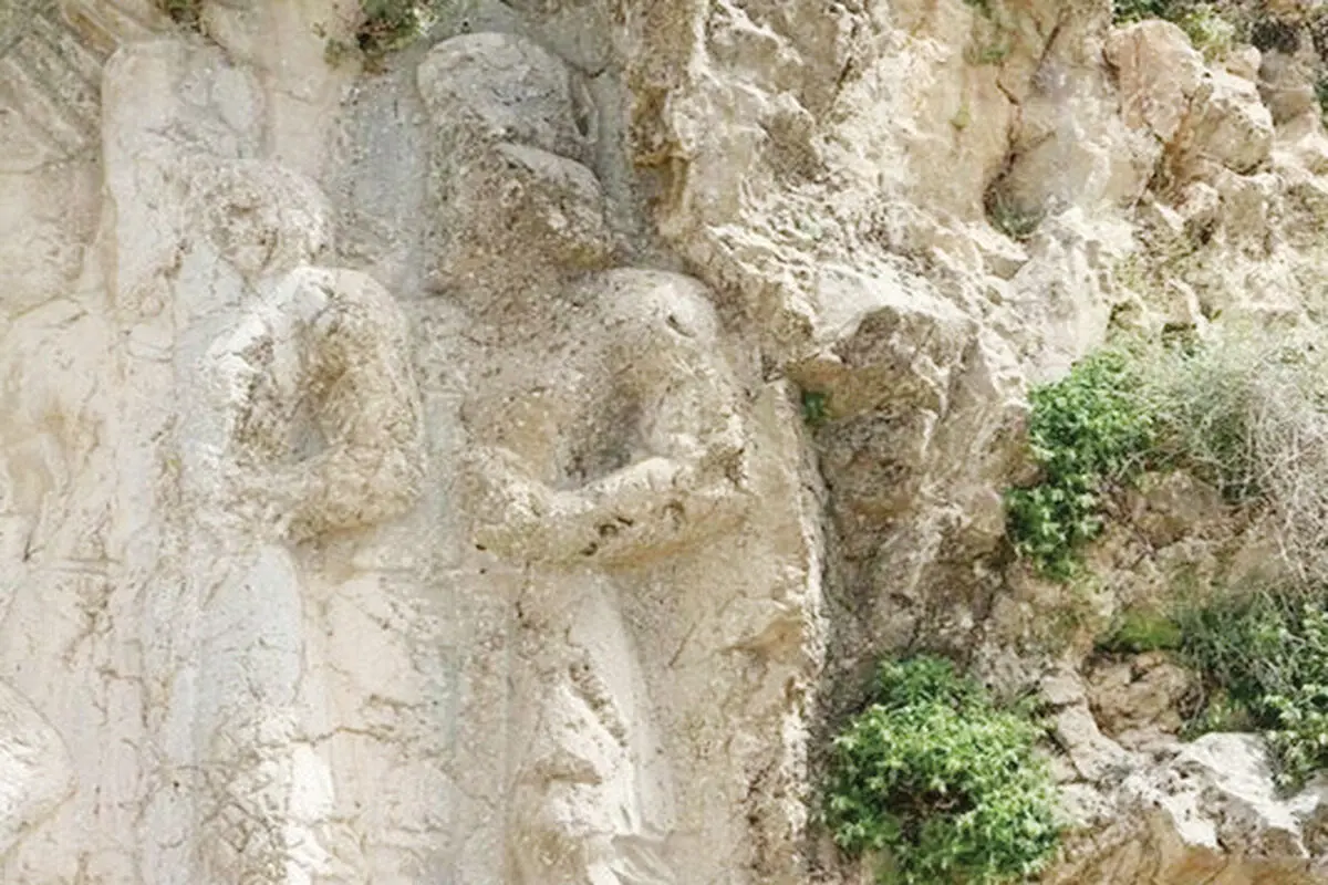 تعرض به سنگ‌نگاره ساسانی
