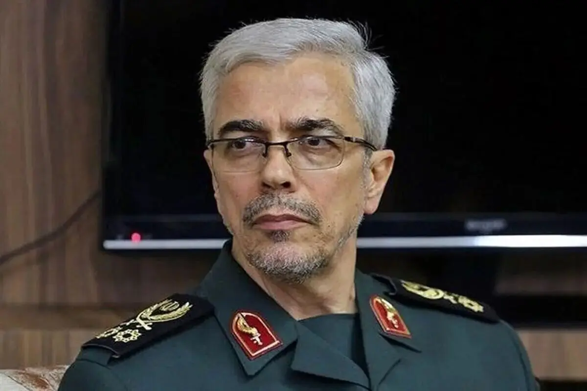 عکسی صمیمی از سردار پاکپور و سردار باقری 