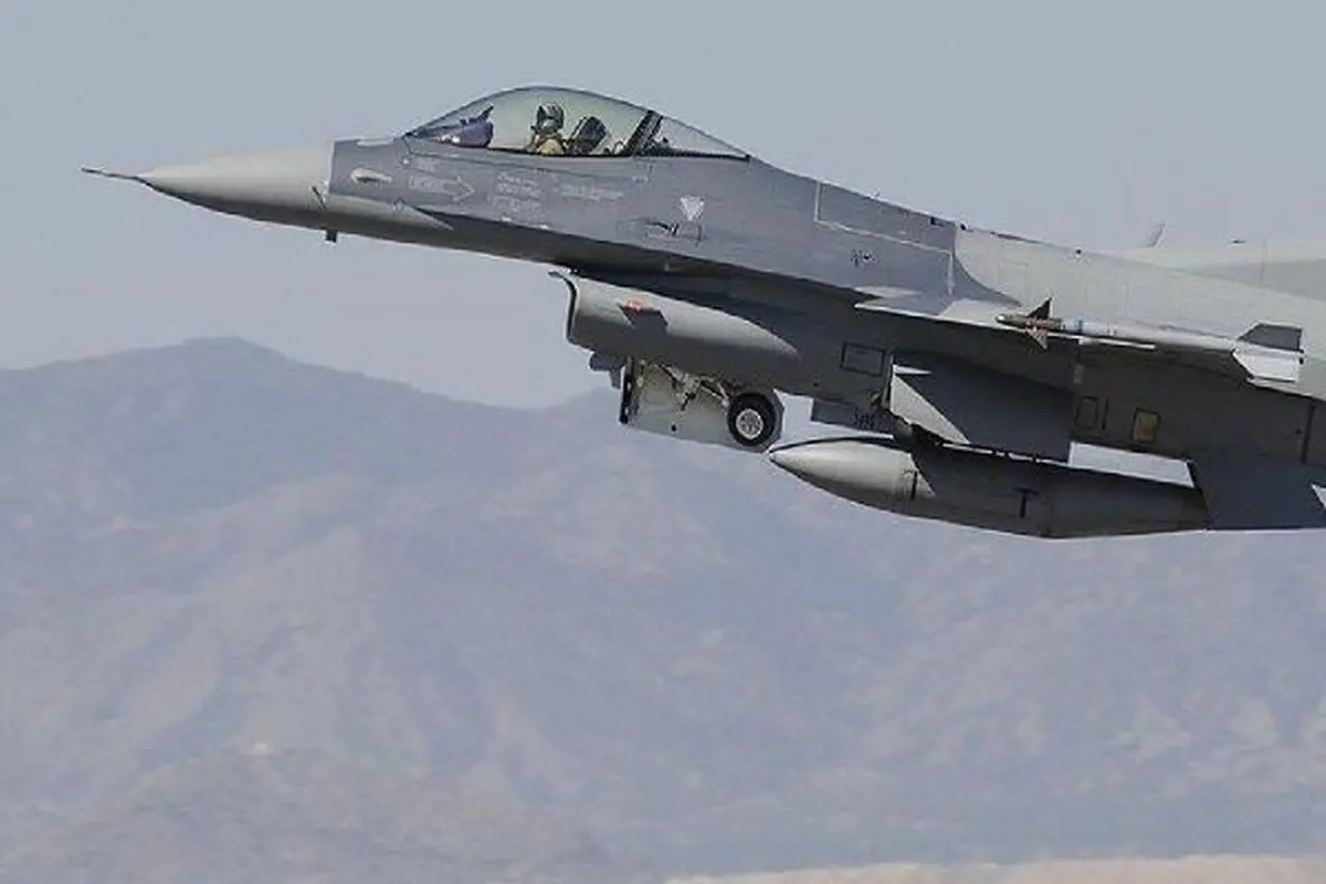 Iraqi Army conducts airstrikes on ISIL positions in E Iraq