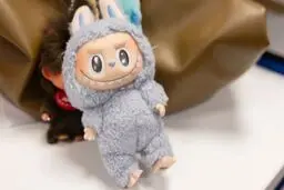 نگرانی خبرگزاری حوزه از خرید و فروش عروسک لبوبو در کشور!