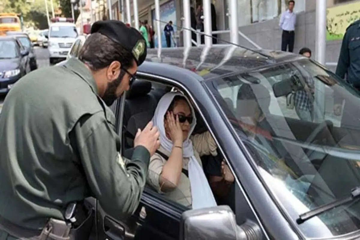 دردسرهای جدید پیامک‌های کشف‌حجاب برای مردم/ از پر بودن پارکینگ‌ها تا دریافت پول اضافی!

