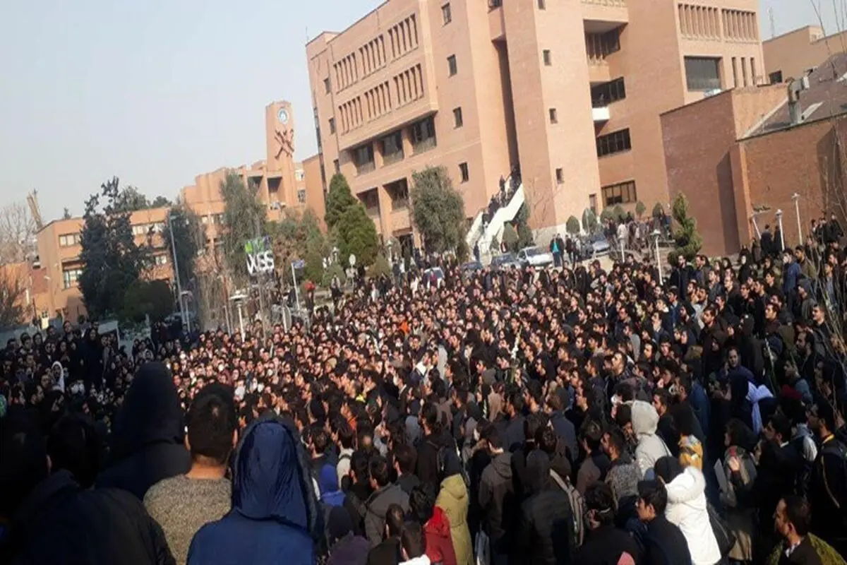 ورود گروهی از دانشجویان به دانشگاه شریف ممنوع شد!