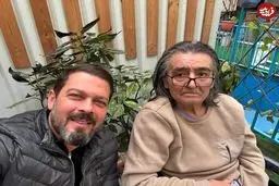 رضا رویگری چه سرودی را خوانده است؟