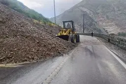 هشدار! سیلاب و ریزش سنگ در جاده چالوس
