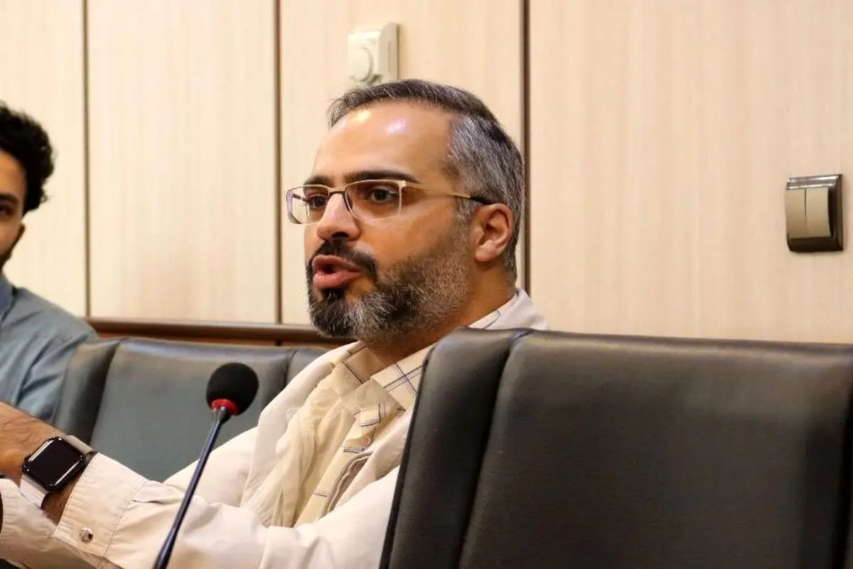 مگر می‌شود در اتحادیه مرغدارها، رئیس اتحادیه، مرغداری نداشته باشد