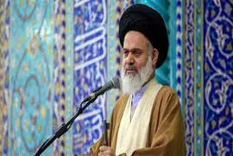 امام جمعه قم: باید از نیروی انتظامی در مبارزه با بی حجابی حمایت کنیم