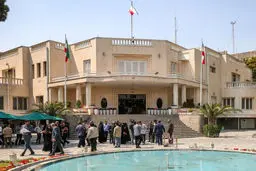 یقه‌گیری در خیابان

