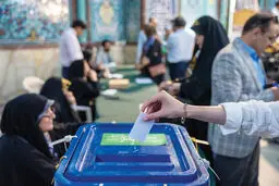 ابر و باد و مه و خورشید و فلک  برای رقیب پزشکیان در کارند