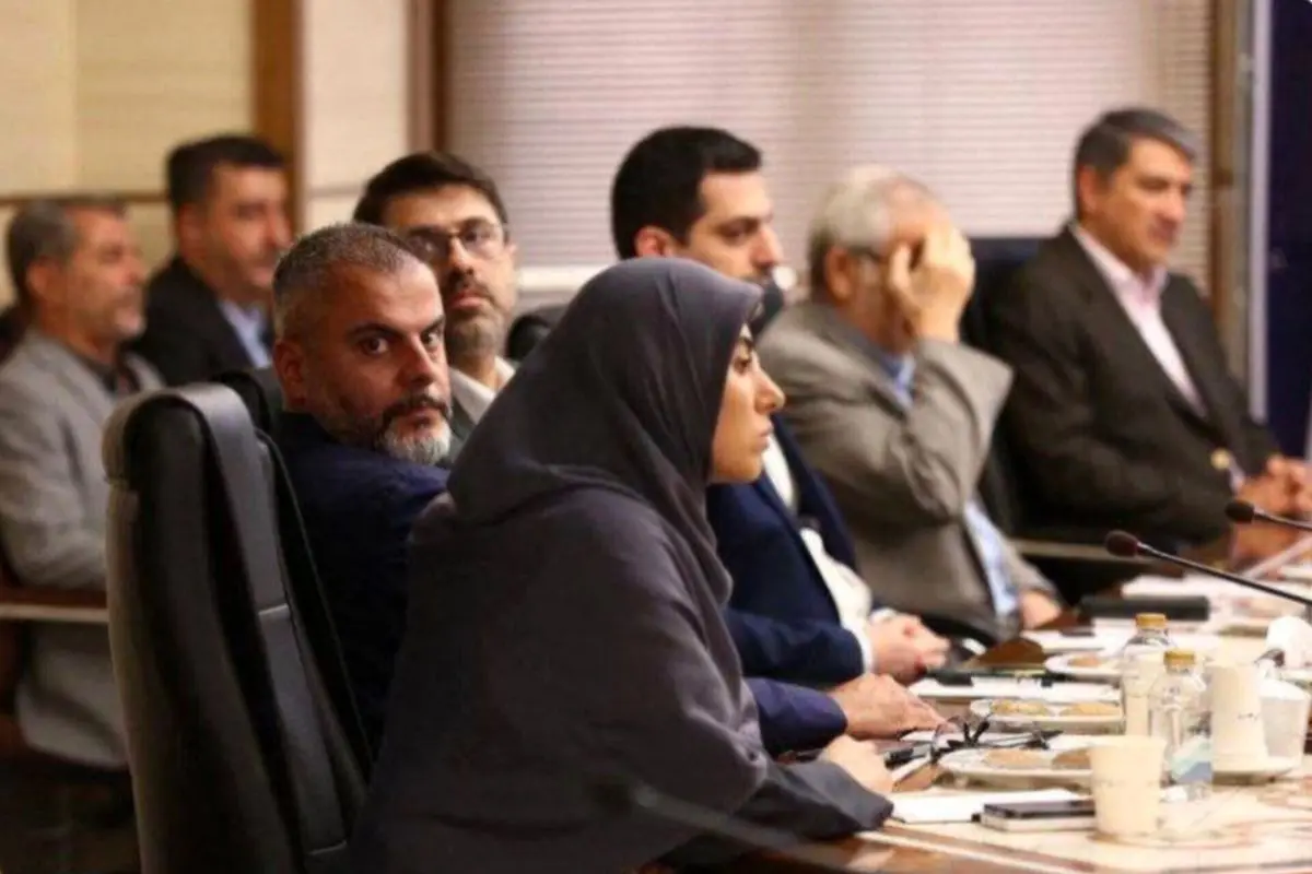 اعتراض ‎آقامیری به حضور فرزند عارف در جلسات دولتی
