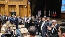 جلوگیری از برگزاری همایش اتحادیه سراسری کانون‌های وکلای دادگستری‌ ایران در اهواز به دلیل استفاده از «کروات»