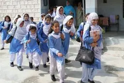 تعطیلی مدارس به دلیل شیوع عفونت چشم در همسایه شرقی ایران


