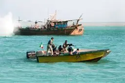 توقیف ۳۵ لنج کالای قاچاق در خلیج فارس
