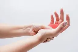 کمبود کدام ویتامین باعث خواب رفتن دست میشود؟
