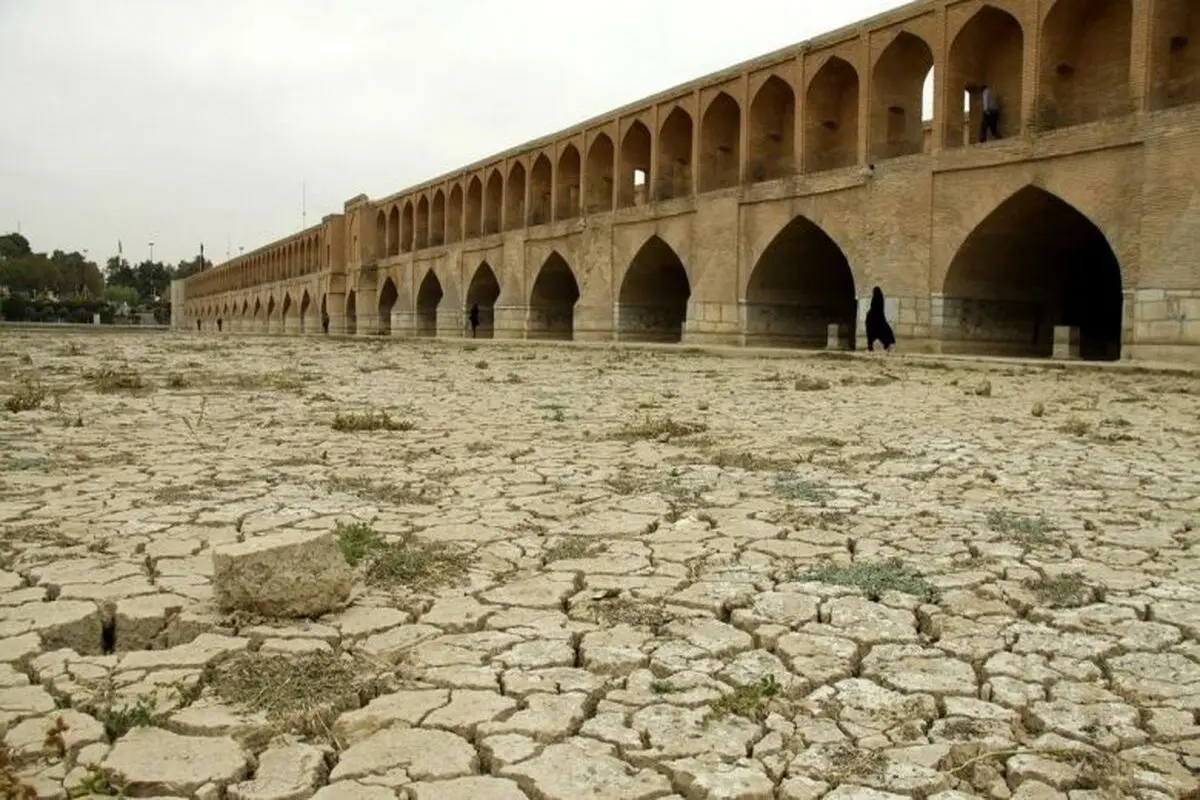 نباید کل بار خشکسالی و کم آبی بر دوش اصفهان باشد