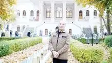 مردی  با لبخند همیشگی