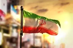 نصب پرچم ایران و کتیبه «پاره‌تن تهران» در ساختمان‌های آسیب دیده

