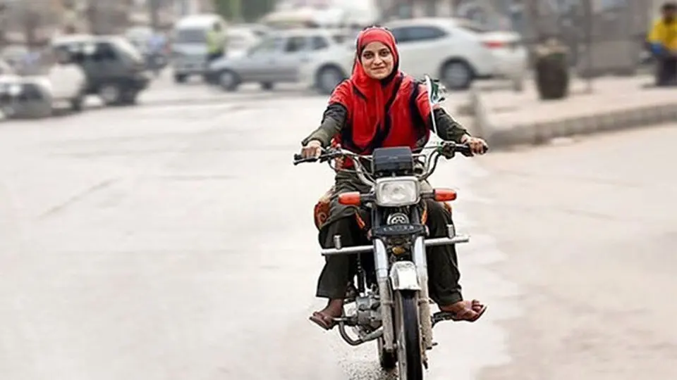 سکوت قانون درباره گواهینامه موتورسواری زنان