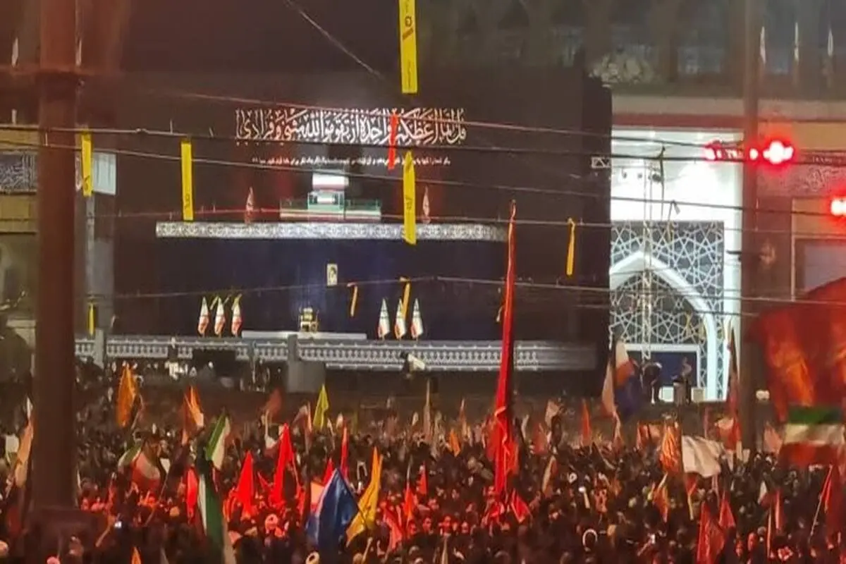 حال و هوای مصلی تهران  پیش از خواندن نماز بر پیکر رهبر شهید در صبح روز یکشنبه ۱۴ تیر ۱۴۰۵