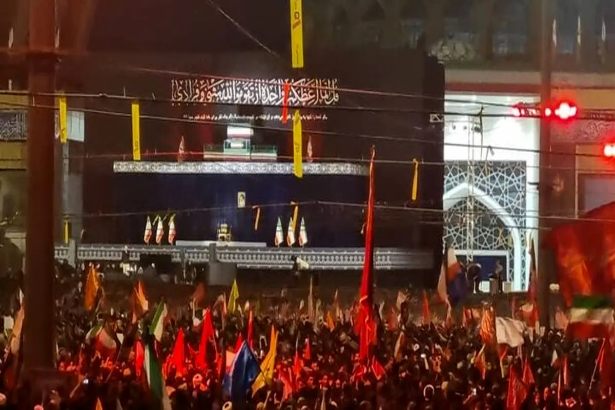 حال و هوای مصلی تهران  پیش از خواندن نماز بر پیکر رهبر شهید در صبح روز یکشنبه ۱۴ تیر ۱۴۰۵