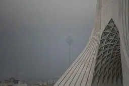 هوای تهران آلوده است، در خانه بمانید