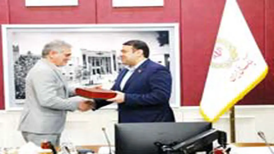 تأکید مدیرعامل بانک ملی ایران بر استمرار خدمات بهینه  به مشتریان و تکریم همکاران جدید