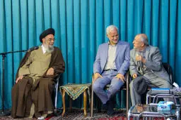 امام جمعه اصفهان: کارمند دولت معتقد به حکومت اسلامی نباشد شرط استخدام را از دست می دهد