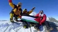 علم فلسطین یرفرف على قمة جبل إیفرست