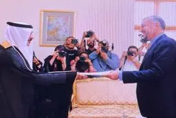 سفیر جدید عربستان در ایران استوار نامه خود را تقدیم وزیر خارجه ایران کرد