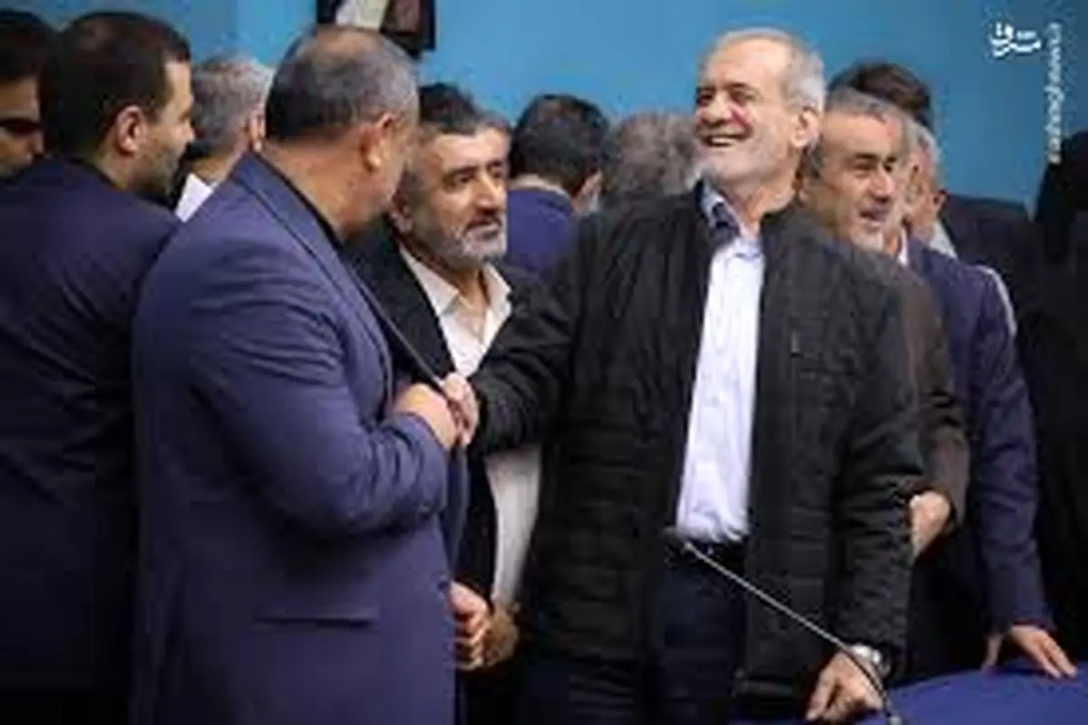 انتقادها  را  با جان و دل می‌پذیریم

