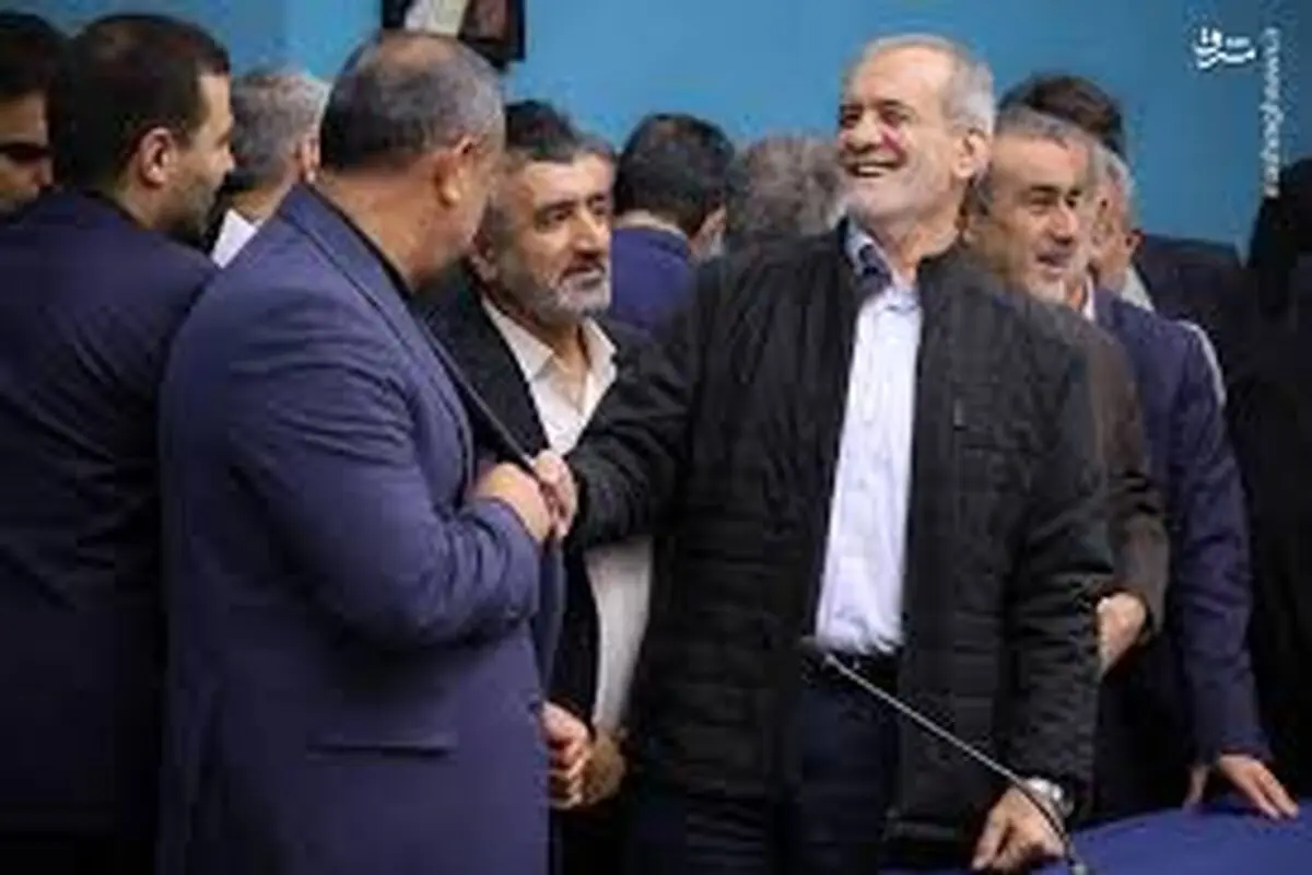 انتقادها  را  با جان و دل می‌پذیریم

