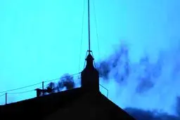 دود سیاه از دودکش سیستین