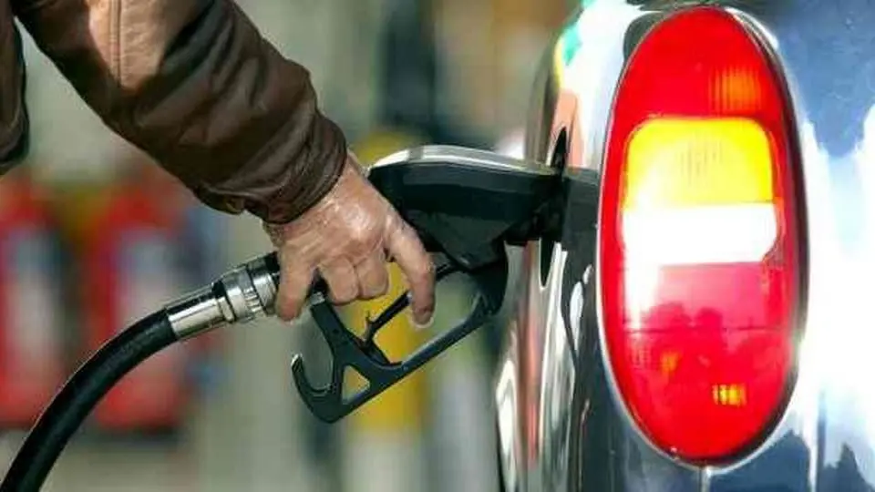 سهمیه‌بندی و افزایش قیمت بنزین در دستور کار نیست