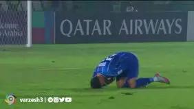 رفتار عجیب بازیکن الوصل که از چشم داور دور ماند+ ویدئو