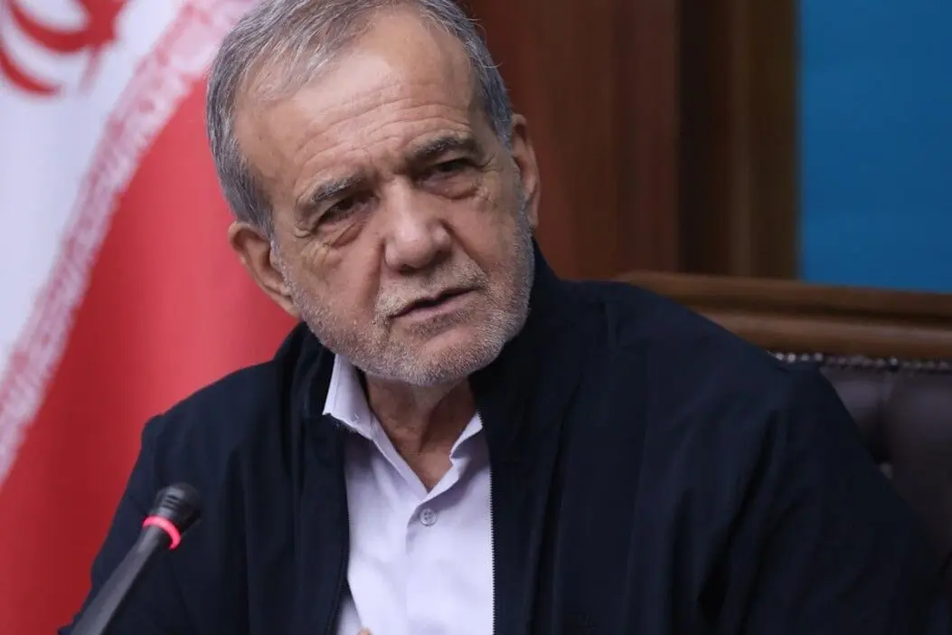 پزشکیان: رانندگان و مردم را در جریان اصلاح الگوی مصرف قرار دهید/ عدالت در حمل‌ونقل عمومی ضروری است