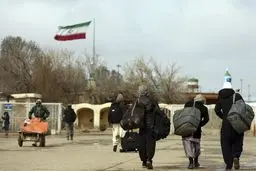 برخی مهاجران افغانستانی داوطلبانه از ایران خارج شدند