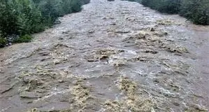 بارش باران و طغیان رودخانه «پوسمن» در بشاگرد هرمزگان + فیلم