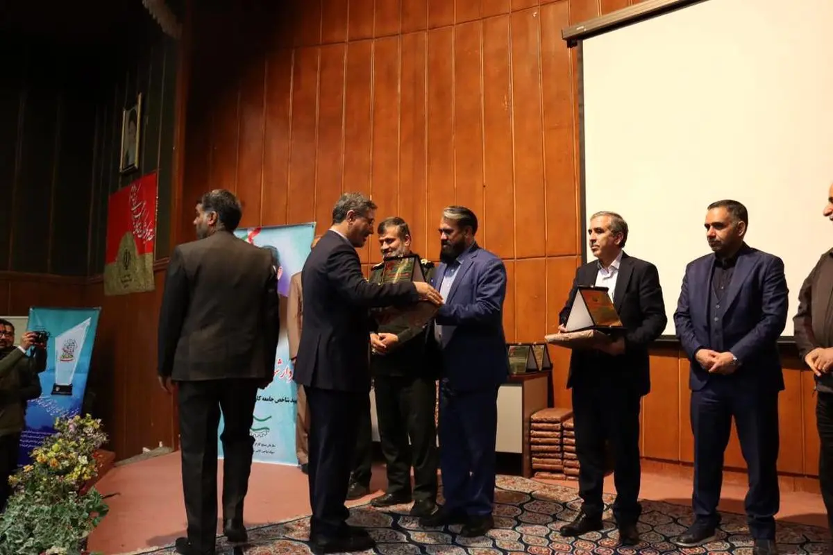 بهمن دیزل نشان اقتصادی مقاومتی را کسب کرد

