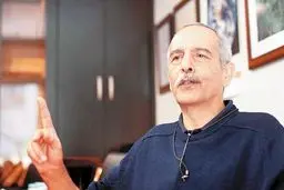 ۴ میلیارد دلار در پرنده فساد چای دبش حیف‌ومیل شد اما دولت برای ۶ میلیارد دلار ارز مسدودی کره‌جنوبی چنان تبلیغاتی راه انداخت انگار فتح خیبر کرده!