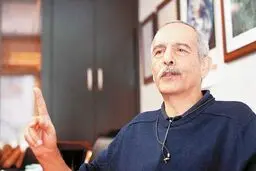 ۴ میلیارد دلار در پرنده فساد چای دبش حیف‌ومیل شد اما دولت برای ۶ میلیارد دلار ارز مسدودی کره‌جنوبی چنان تبلیغاتی راه انداخت انگار فتح خیبر کرده!