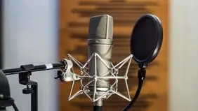 زنی که گزارشگر فوتبال است