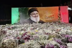 Tehran people pay tribute to Resistance martyrs