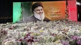 Tehran people pay tribute to Resistance martyrs