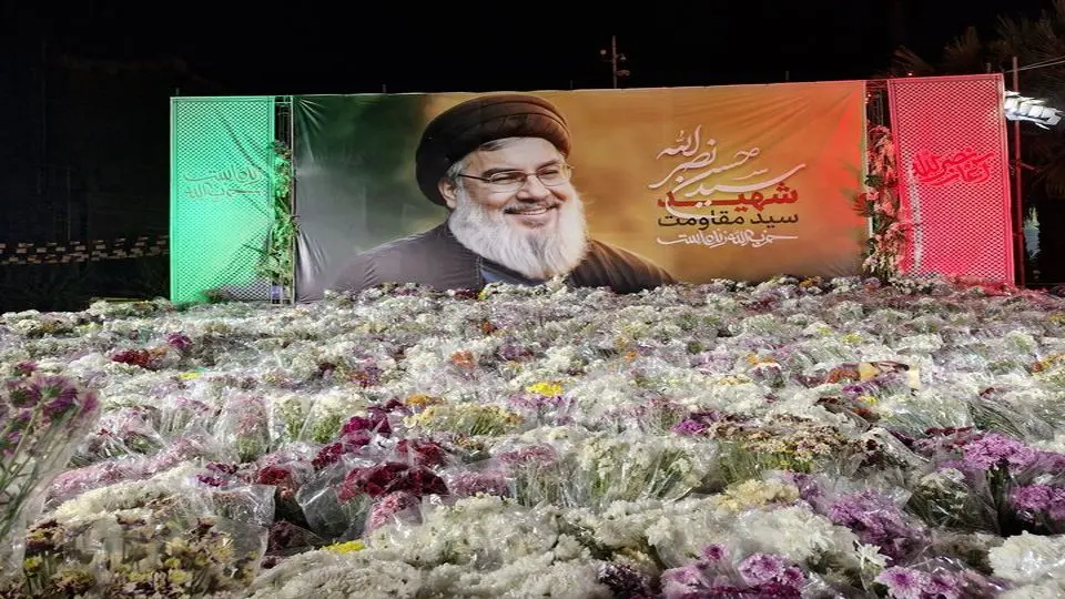 Tehran people pay tribute to Resistance martyrs