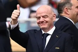 رکورد عجیب رئیس فیفا در جام جهانی/ دور دنیا در ۴۰ روز!