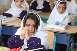 یک پوستر متفاوت و خبرساز در مدرسه/ عکس

