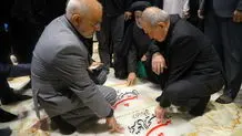 مسعود پزشکیان بر سر مزار علی لاریجانی در قم رفت +‌ عکس