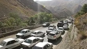 آخرین وضعیت جوی و ترافیکی محورهای شمالی/ جاده چالوس از شمال به جنوب یک‌طرفه شد