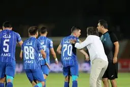 تشویق پرشور ساپینتو توسط هواداران استقلال
