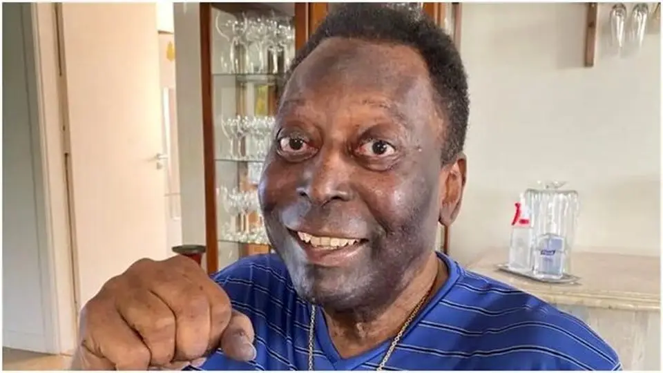 Brazil's Pele back in hospital as tumour treatment continues
