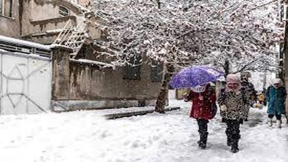 برف مدارس ابتدایی دماوند و رودهن را غیرحضوری کرد